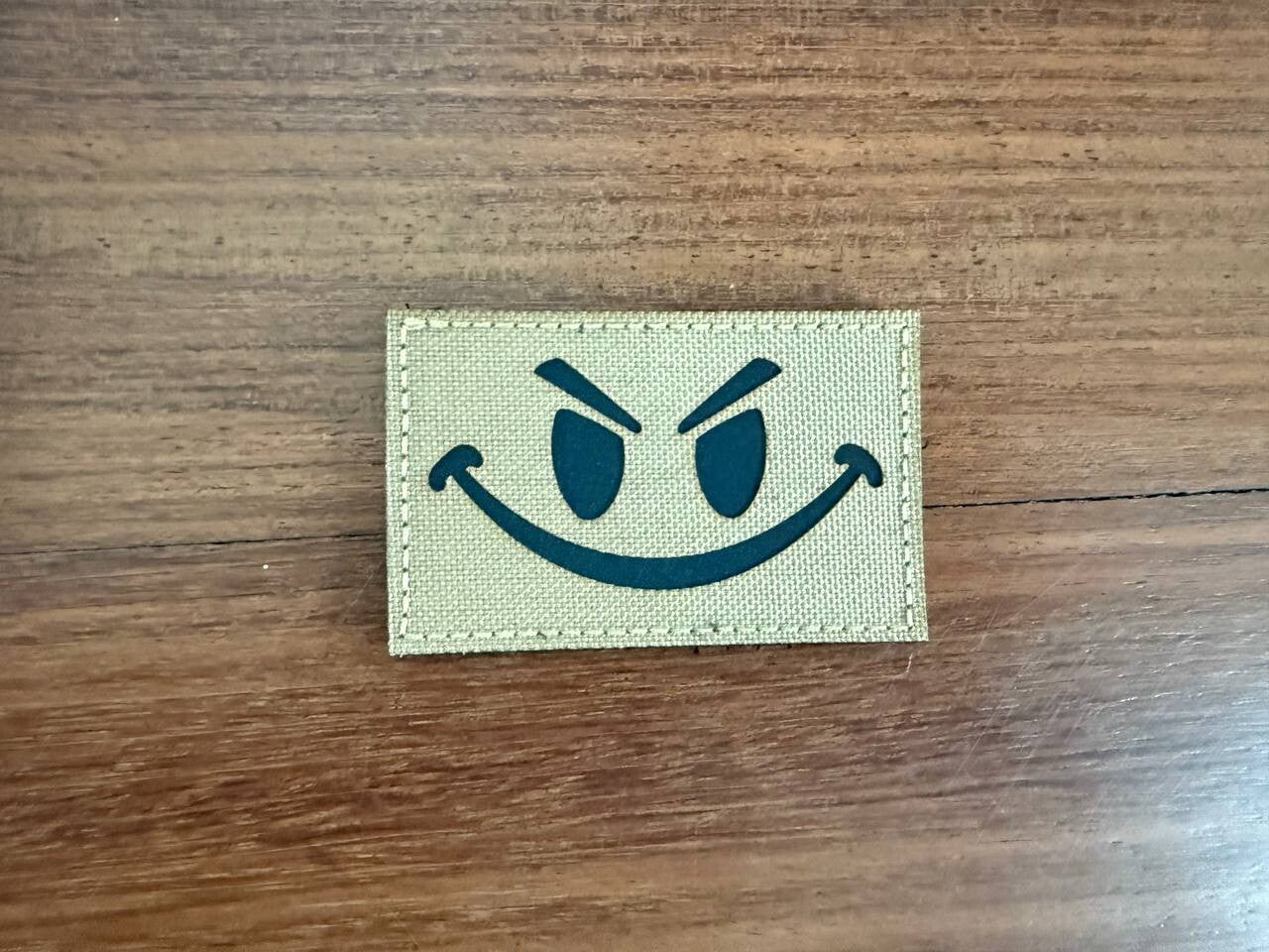 Russian Tactical Mischievous Smiley Face - White Morale Badge