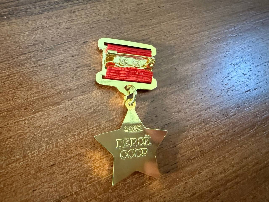 "Hero of the USSR" Gold Star Replica - Tanki Store pin (Image 2)