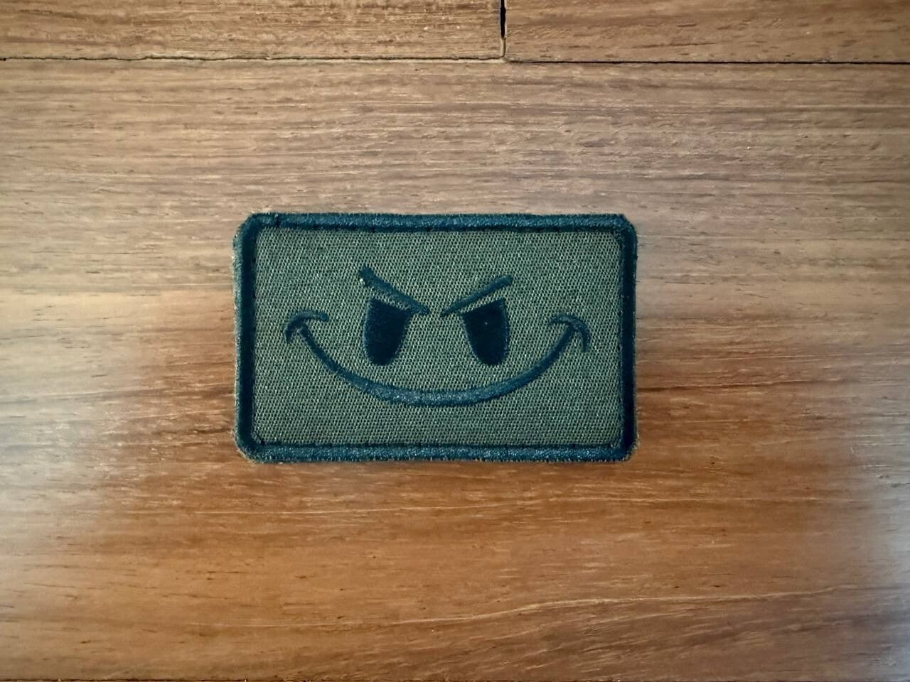 Russian Tactical Mischievous Smiley Face - Morale Badge