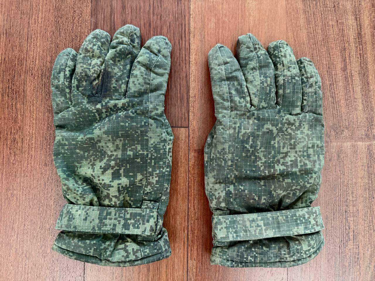 Russian Army Winter Insulated Mittens/Gloves - EMR Camo Size 24-25 (USED)