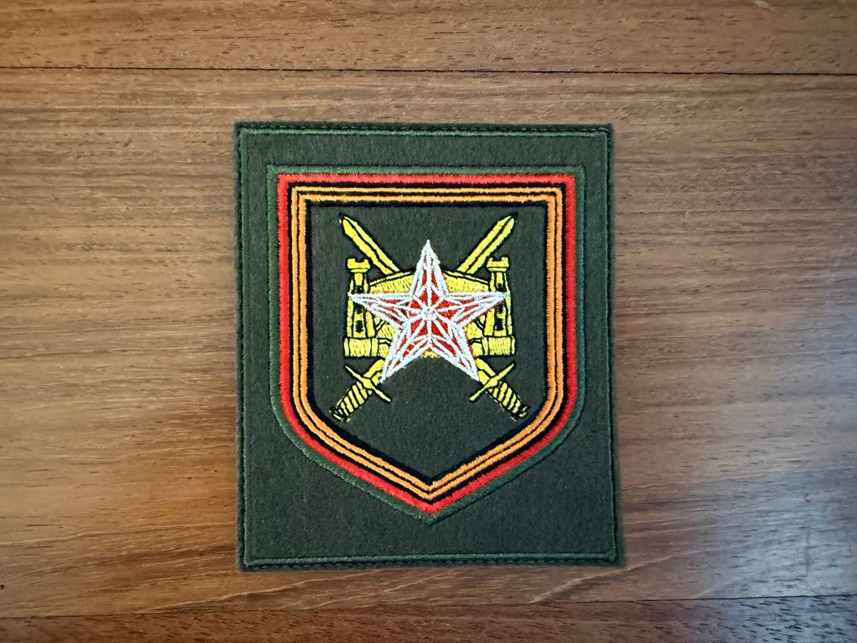 Russian 1430th Guards Motorized Rifle Regiment Official VKBO Military Patch featuring a star emblem with crossed swords and layered orange and red borders on a green fabric background.