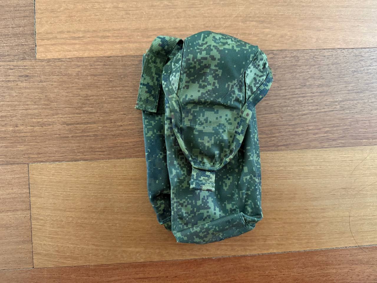 Russian Tekhinkom Right Handed Dual AK Magazine Pouch with ROP Flare Slot – EMR (New Gen) in digital camouflage pattern displayed on wooden surface, designed for Russian surplus enthusiasts.