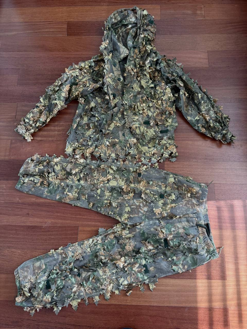 Russian Intendant Service Leaf Suit - 2023 Contract FSB - Autumn Camo - Size 54-56/5 laid out on wooden floor, featuring detailed leaf texture for effective camouflage in forest environments.