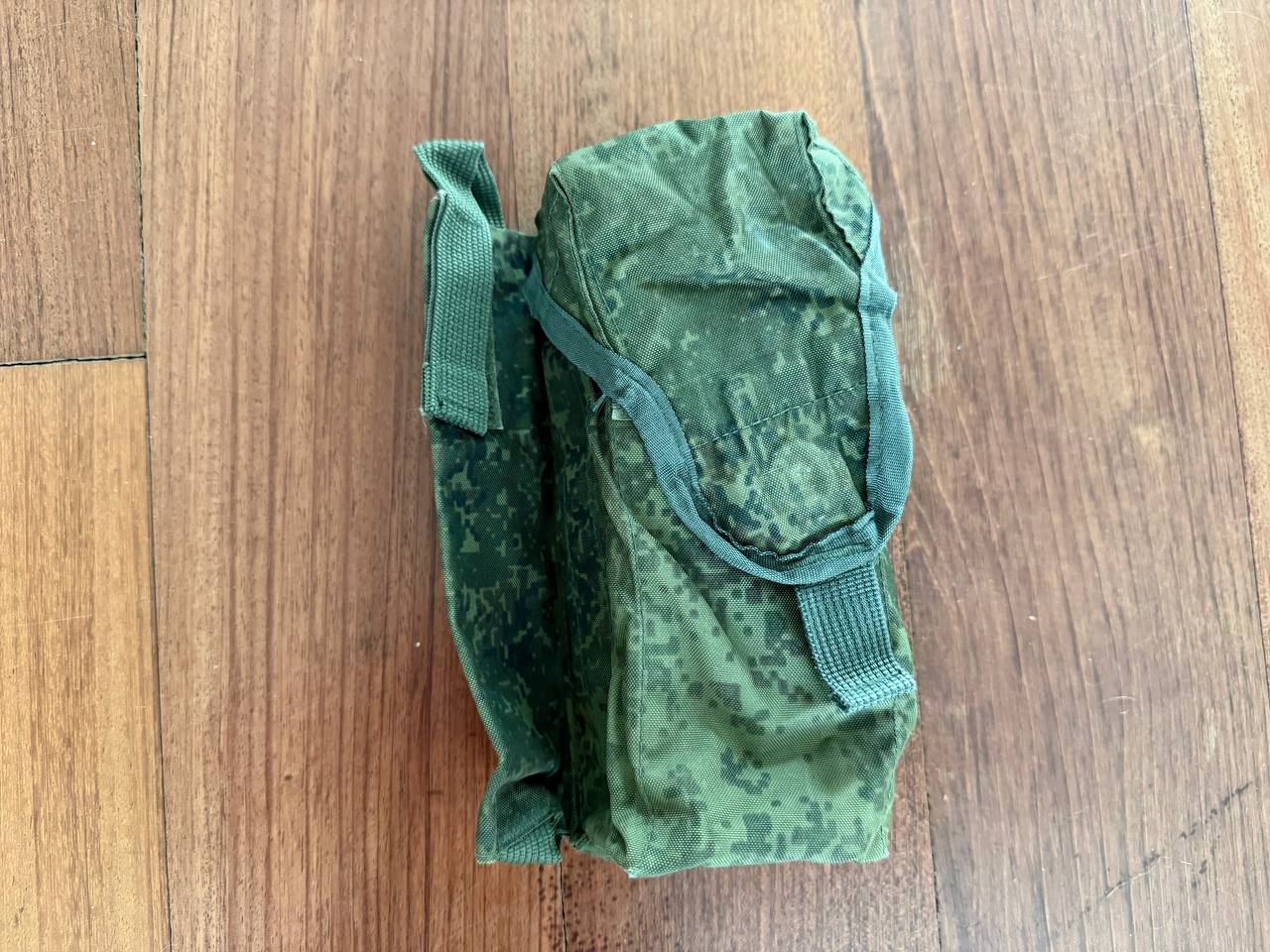Compact green camouflage pouch made of durable fabric, designed for carrying 2 AK magazines and a flare, identified as Russian Tekhinkom Right-Handed 2x AK Mag Pouch + ROP Flare - EMR - Old Gen.