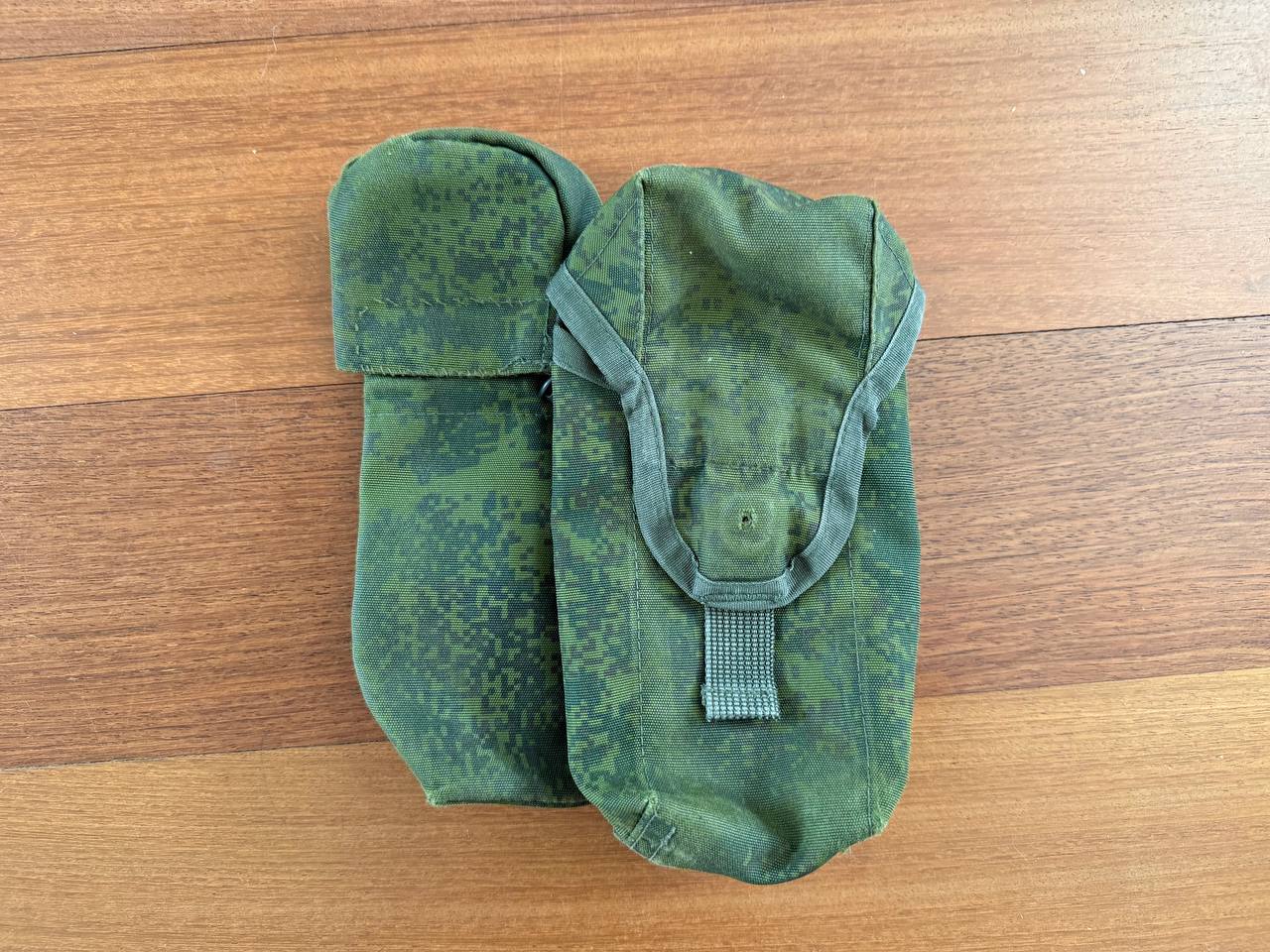 Russian Right-Handed Tekhinkom AK Dual Magazine Pouch - With Smoke Pouch Old Gen