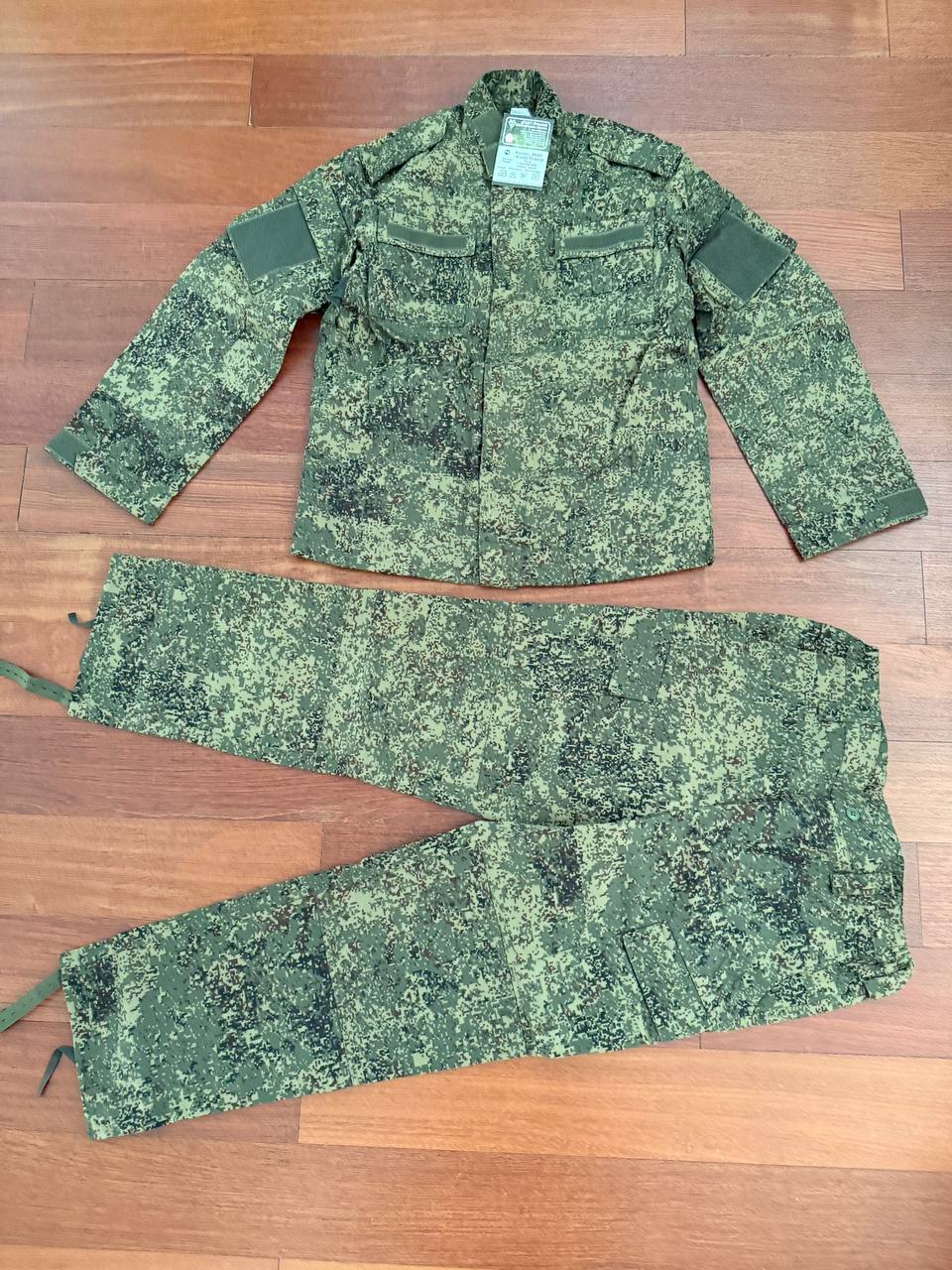 Russian Alliance Group Layer 4 Summer Suit (Commercial Prod.) - EMR - Size 52/4 laid flat on wooden floor, featuring digital camo pattern typical of Russian surplus tactical gear.