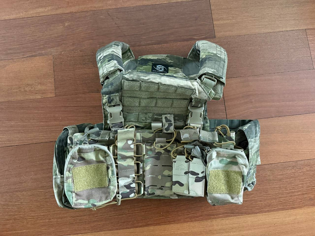 UR Tactical OPS Plate Carrier Vest + Ars Arma D3 Chest Rig - Set
