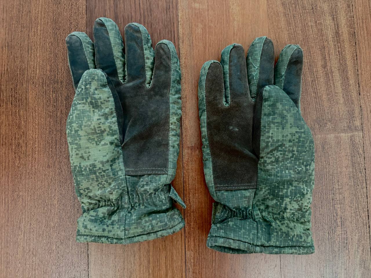 Russian Army Winter Insulated Mittens/Gloves - EMR Camo Size 24-25 (USED)